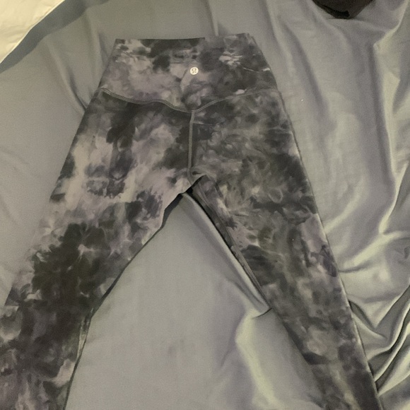 Lululemon marble high rise align crop 23” leggings size 4 - Picture 2 of 3